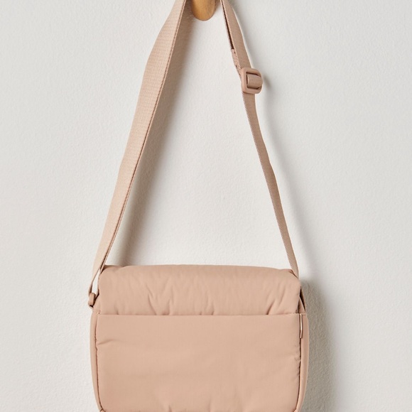 GOT BAG Puffy Crossbody Bag Sandbar Beige Adjustable Strap Lightweight - Picture 3 of 7